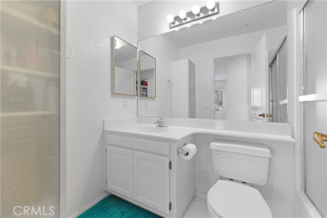 Hallway Full Bathroom