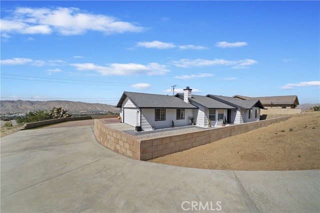 55578 Free Gold Drive, Yucca Valley CA: https://media.crmls.org/medias/75d70376-7d60-4c39-9a54-5f9e499a0323.jpg