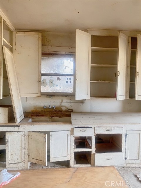 Detail Gallery Image 5 of 10 For 82467 4th St, Trona,  CA 93562 - 3 Beds | 1 Baths