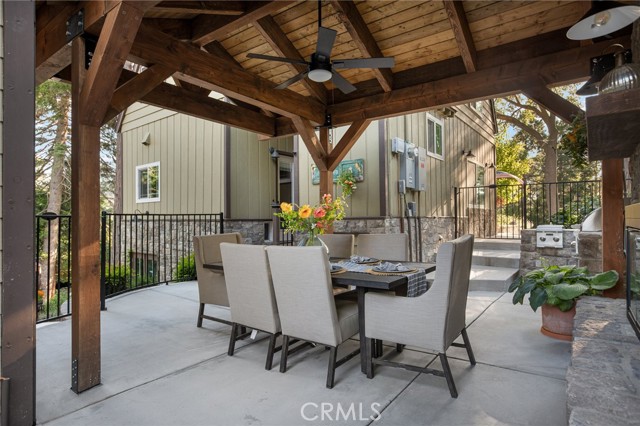 243 Manzanita Drive, Lake Arrowhead CA: https://media.crmls.org/medias/75d80e06-dccd-4b4a-a470-ec2ace774ae1.jpg