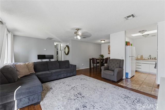 Detail Gallery Image 4 of 20 For 620 Church #6,  Redlands,  CA 92374 - 2 Beds | 2 Baths