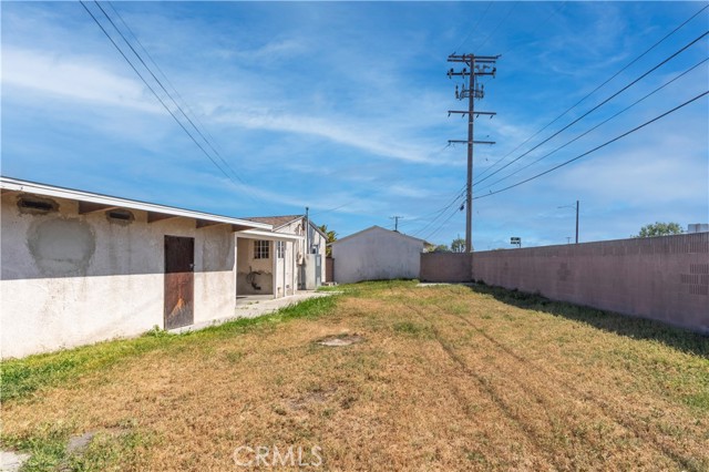 13303 Judah Avenue, Hawthorne CA: https://media.crmls.org/medias/75d8c41f-1fd6-4fcc-b2ba-34d2f592ffb3.jpg