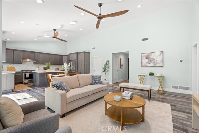 Detail Gallery Image 7 of 42 For 9662 Woodlawn Dr, Huntington Beach,  CA 92646 - 3 Beds | 2 Baths