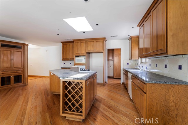 Detail Gallery Image 10 of 33 For 1549 Thompson Ave, Glendale,  CA 91201 - 4 Beds | 2 Baths