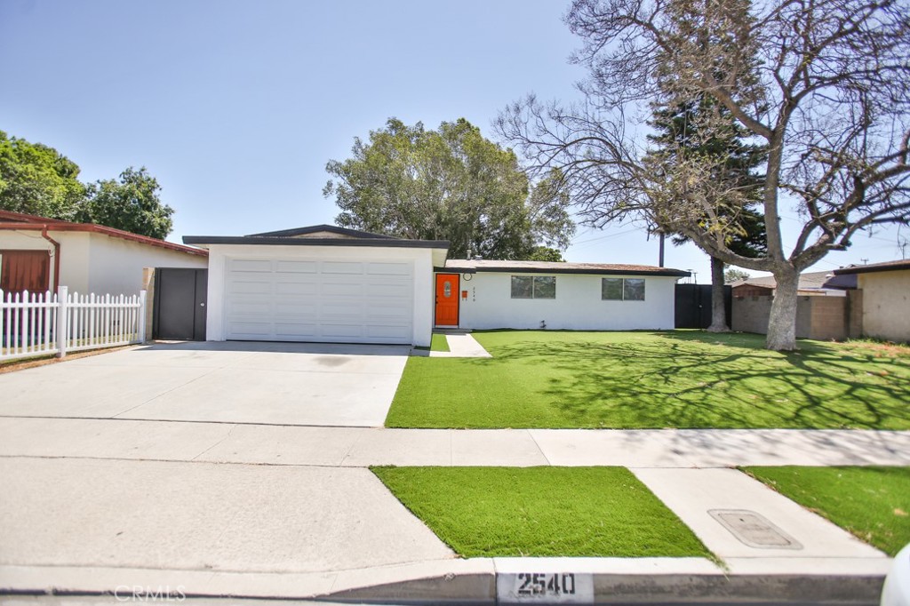 2540 W Picadilly Way
