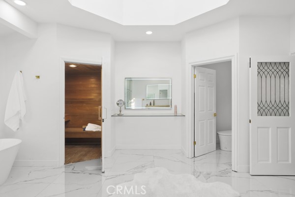 Detail Gallery Image 24 of 67 For 9514 Oakridge Pl, Chatsworth,  CA 91311 - 6 Beds | 6 Baths