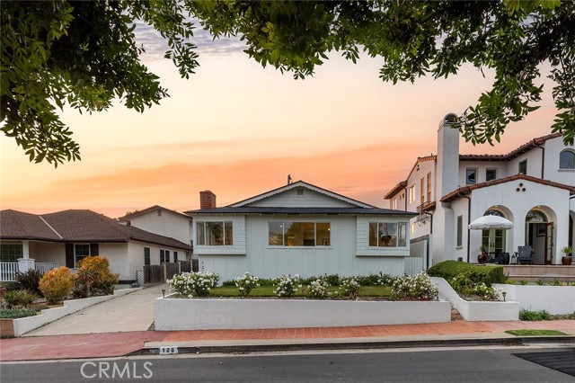128 Esplanade, San Clemente CA: https://media.crmls.org/medias/75d9fc4b-9ad3-49dd-978d-2b2b26e44cae.jpg