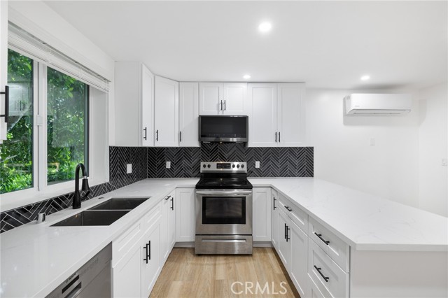 Detail Gallery Image 4 of 18 For 17000 Burbank Bld #301,  Encino,  CA 91316 - 2 Beds | 2 Baths