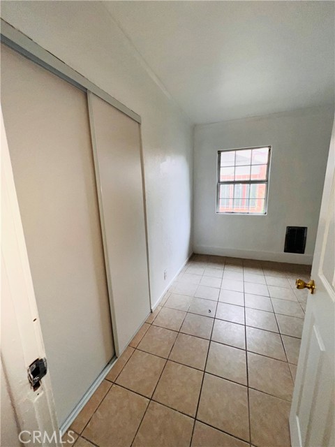 Detail Gallery Image 9 of 10 For 1738 W 38th St, Los Angeles,  CA 90062 - 2 Beds | 1 Baths