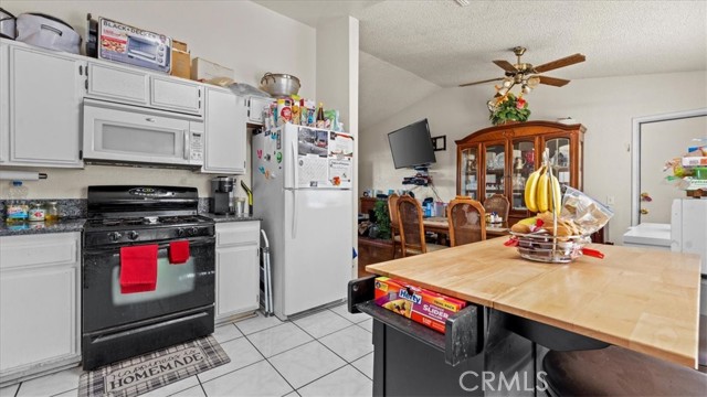 Detail Gallery Image 18 of 33 For 14219 Luna, Victorville,  CA 92392 - 3 Beds | 2 Baths