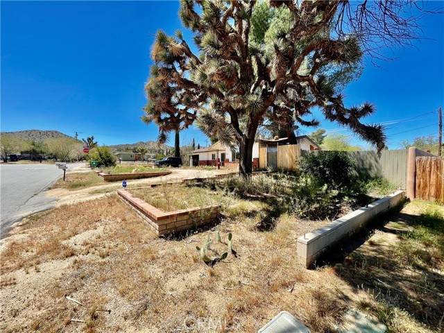 Detail Gallery Image 7 of 36 For 7790 Fox Trl, Yucca Valley,  CA 92284 - 2 Beds | 2 Baths