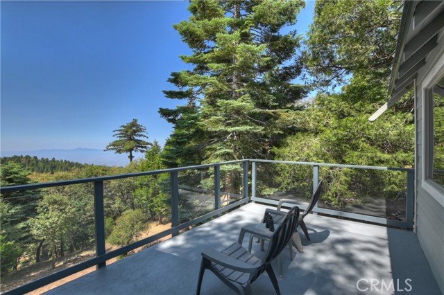 1040 Mile High Road, Twin Peaks CA: https://media.crmls.org/medias/75db3ba2-4970-4490-8c49-66817f80ceb1.jpg