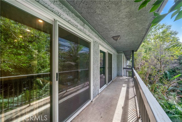 Detail Gallery Image 9 of 22 For 1242 S Barrington #301,  Los Angeles,  CA 90025 - 2 Beds | 2 Baths