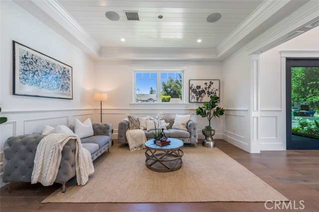 Detail Gallery Image 13 of 59 For 20701 Dumont St, Woodland Hills,  CA 91364 - 8 Beds | 9 Baths