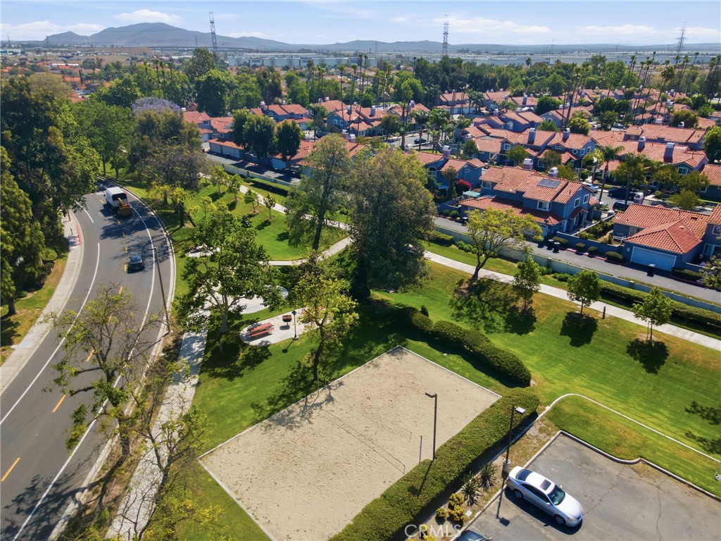 https://media.crmls.org/medias/75dccfd6-0edf-4783-81a0-1925d0bf2ebe.jpg?preset=X-Large