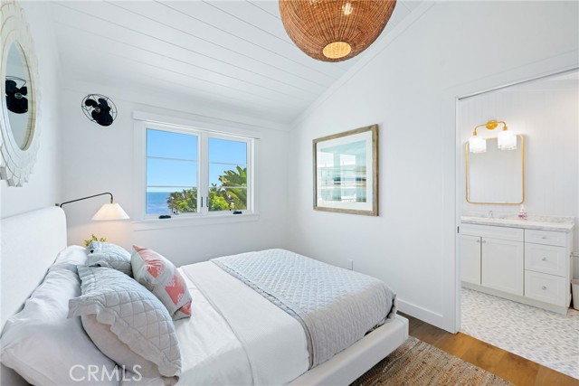 360 Cliff, Laguna Beach CA: https://media.crmls.org/medias/75dd0d41-7c56-4843-99ef-3957236c330e.jpg