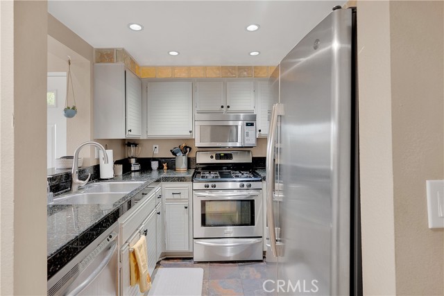 Detail Gallery Image 9 of 41 For 24151 Del Monte #348,  Valencia,  CA 91355 - 2 Beds | 2 Baths