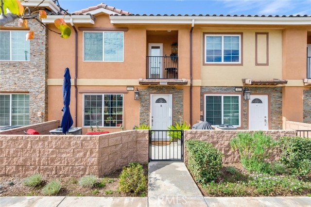Detail Gallery Image 1 of 1 For 16408 Valencia #414,  Fontana,  CA 92335 - 3 Beds | 2/1 Baths