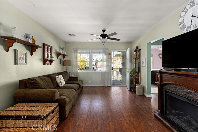 Detail Gallery Image 4 of 20 For 11031 Arbuckle Ave, –,  CA 91345 - 2 Beds | 1 Baths