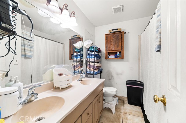 Detail Gallery Image 11 of 20 For 1001 E Camile #A2,  Santa Ana,  CA 92701 - 2 Beds | 1/1 Baths