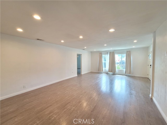 17557 Lemay Place, Lake Balboa CA: https://media.crmls.org/medias/75e046a4-111a-47a0-a7b3-033b994388ab.jpg
