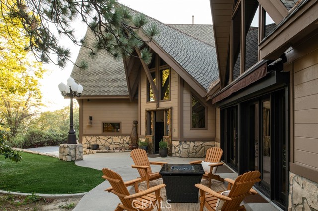 942 Lake Edge, Lake Arrowhead, CA 92352