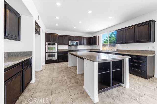 14261 Settlers Ridge Court, Eastvale CA: https://media.crmls.org/medias/75e0cd5d-bb8f-41bb-9a90-49663685b1e5.jpg