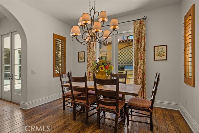 BREAKFAST NOOK/CASUAL DINING AREA BREAKFAST NOOK/CASUAL DINING AREA