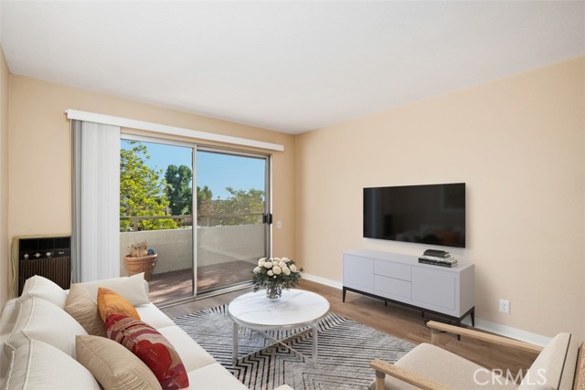 Detail Gallery Image 4 of 22 For 22011 Rimhurst Dr #178,  Lake Forest,  CA 92630 - 2 Beds | 1 Baths