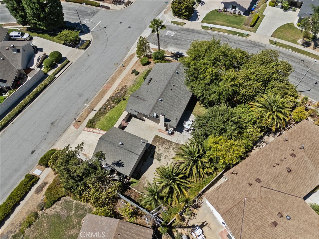 https://media.crmls.org/medias/75e14e50-1326-493e-935e-1677cffa3b80.jpg?preset=X-Large