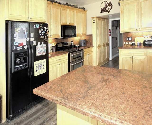 Detail Gallery Image 15 of 41 For 2097 Fox Ln, Big Bear City,  CA 92314 - 4 Beds | 3/1 Baths