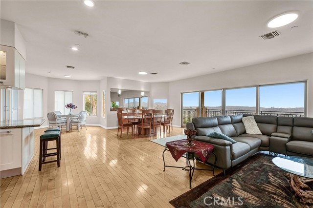 Detail Gallery Image 16 of 43 For 876 Harrington, Glendale,  CA 91207 - 4 Beds | 4 Baths