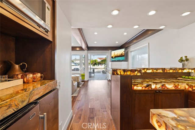 Detail Gallery Image 12 of 68 For 218 Evening Star Ln, Newport Beach,  CA 92660 - 5 Beds | 3/1 Baths