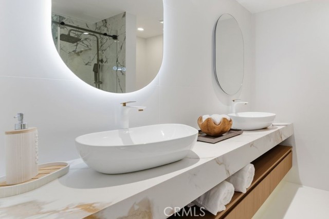 Detail Gallery Image 27 of 51 For 15631 Sunburst Ln, Huntington Beach,  CA 92647 - 5 Beds | 3/1 Baths