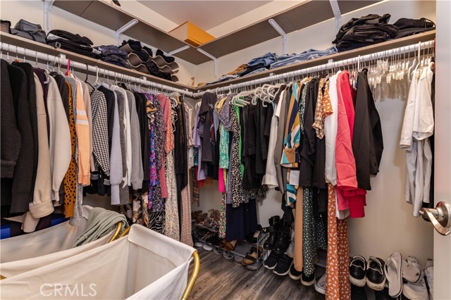 9434 Mclennan Avenue, Northridge CA: https://media.crmls.org/medias/75e51766-83e6-415d-8a6c-3c1727de8488.jpg