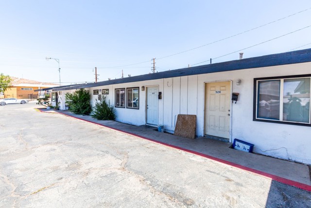 518 W Fredricks Street, Barstow CA: https://media.crmls.org/medias/75e54eb9-e3b0-4ee3-8707-6eaf4ac731da.jpg
