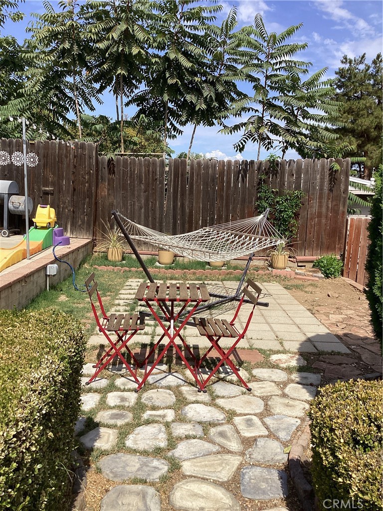 https://media.crmls.org/medias/75e5c7a1-de3b-491c-8d65-19bda4add662.jpg?preset=X-Large