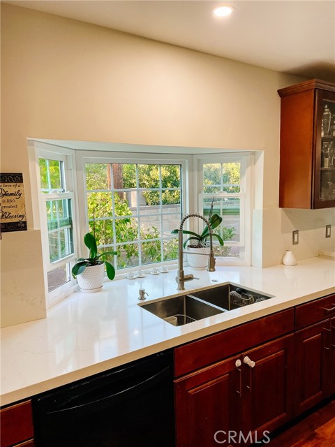 10016 Sophia Avenue, North Hills CA: https://media.crmls.org/medias/75e61823-debf-4bc6-9318-95d875750caf.jpg