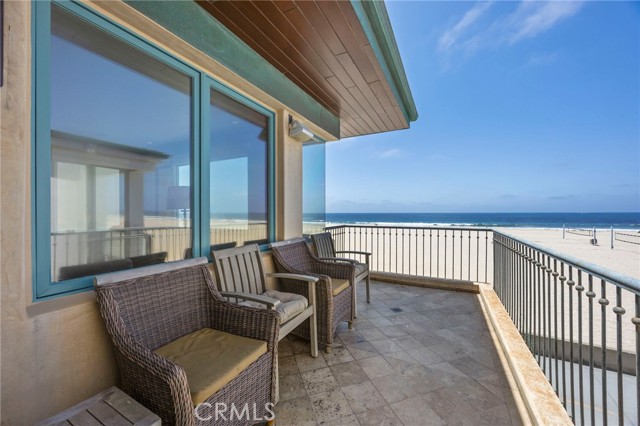 2326 The Strand, Hermosa Beach CA: https://media.crmls.org/medias/75e6b676-d892-4aef-82ff-63aee52368d3.jpg