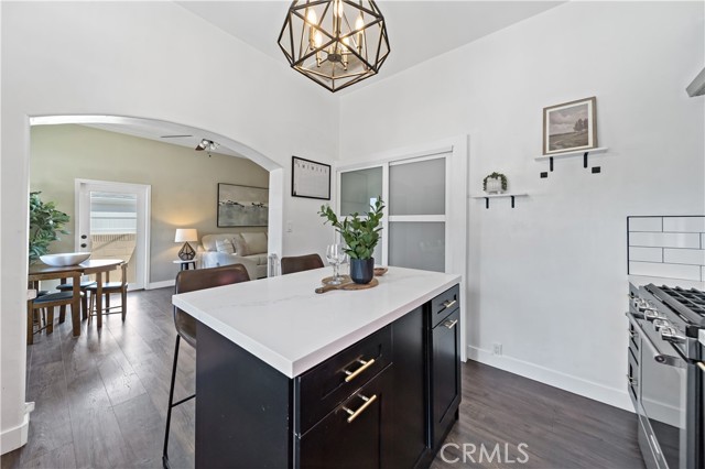 4116 E 14th Street, Long Beach CA: https://media.crmls.org/medias/75e86134-60eb-47d0-a08f-495e52af0167.jpg