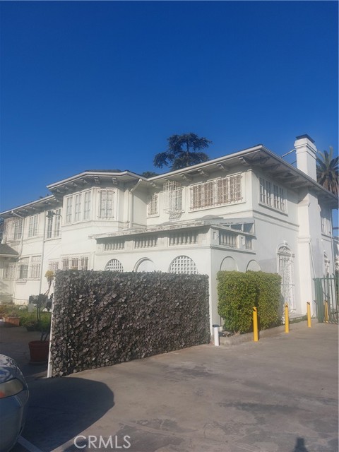 Detail Gallery Image 6 of 24 For 1891 Buckingham Rd #1,  Los Angeles,  CA 90019 - 3 Beds | 2 Baths