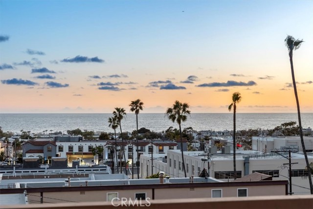 960 1st Street, Hermosa Beach, California 90254, 2 Bedrooms Bedrooms, ,2 BathroomsBathrooms,Residential,Sold,1st,SB23071974