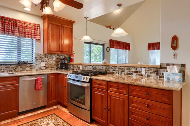 7501 7503 Yosemite Park Way, Yosemite CA: https://media.crmls.org/medias/75eab407-0b2d-4428-a4b5-4e10aa67188d.jpg