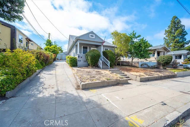 1143 Walnut Street, San Luis Obispo CA: https://media.crmls.org/medias/75eb8e64-eecf-4fc5-9512-2e4f41f7ea92.jpg