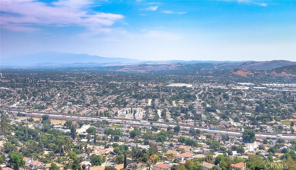 https://media.crmls.org/medias/75eba391-ab33-4f3e-b8e9-744cd383d1e8.jpg?preset=X-Large