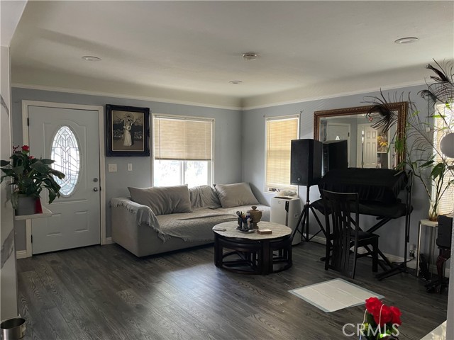 Detail Gallery Image 8 of 20 For 1416 Orange, Long Beach,  CA 90813 - 6 Beds | 4 Baths