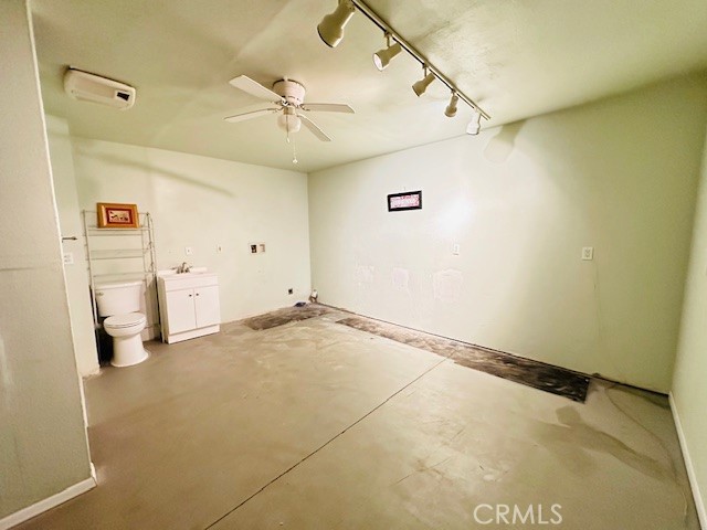 https://media.crmls.org/medias/75ec7fbb-3879-4627-b555-dfd3ec3ee81f.jpg?preset=X-Large