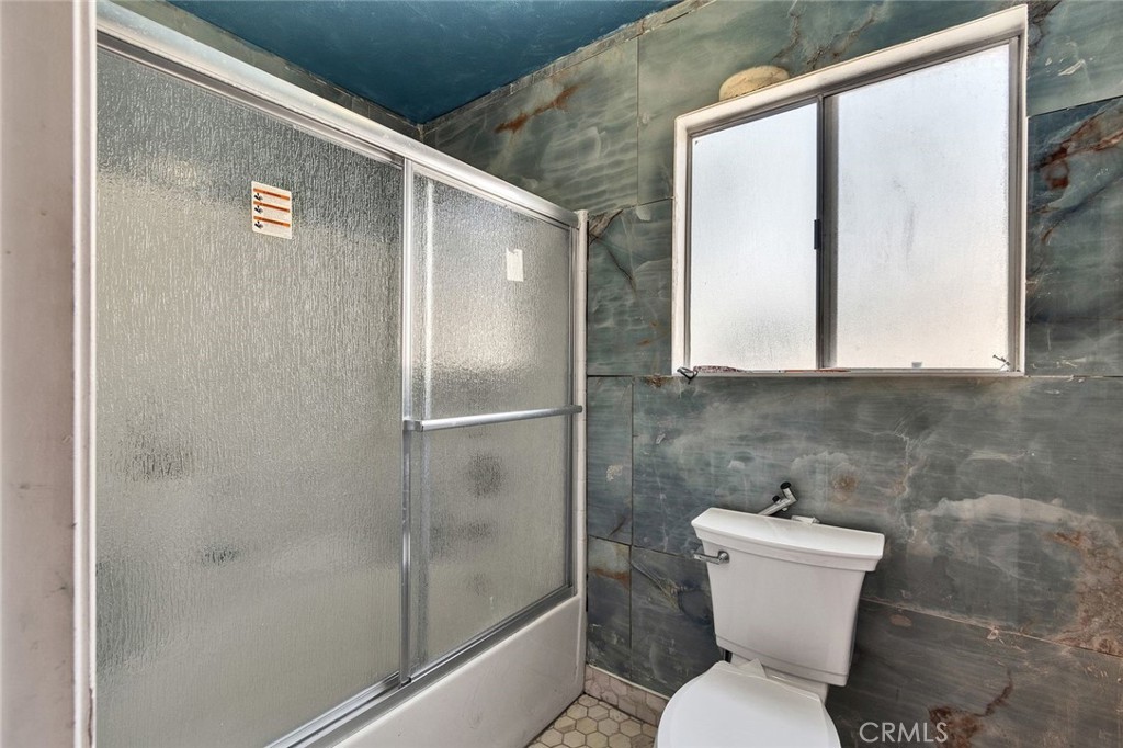 https://media.crmls.org/medias/75ec955e-a036-4bc7-bbd1-a2912860ad69.jpg?preset=X-Large