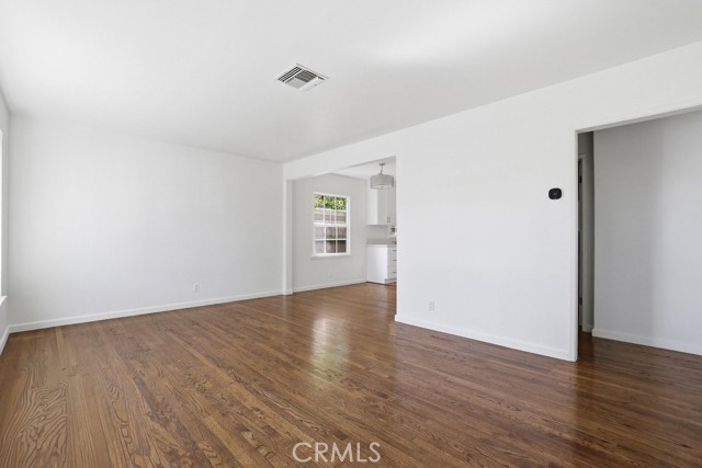 Detail Gallery Image 10 of 54 For 16937 Hartland, Lake Balboa,  CA 91406 - 2 Beds | 2 Baths