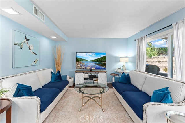 6316 E Woodsboro Avenue, Anaheim Hills CA: https://media.crmls.org/medias/75edf02e-c334-4aba-b766-43f817bc2961.jpg